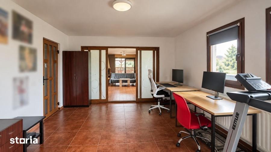 Casă cu 7 camere cu Teren 1014 Mp în Stănișești