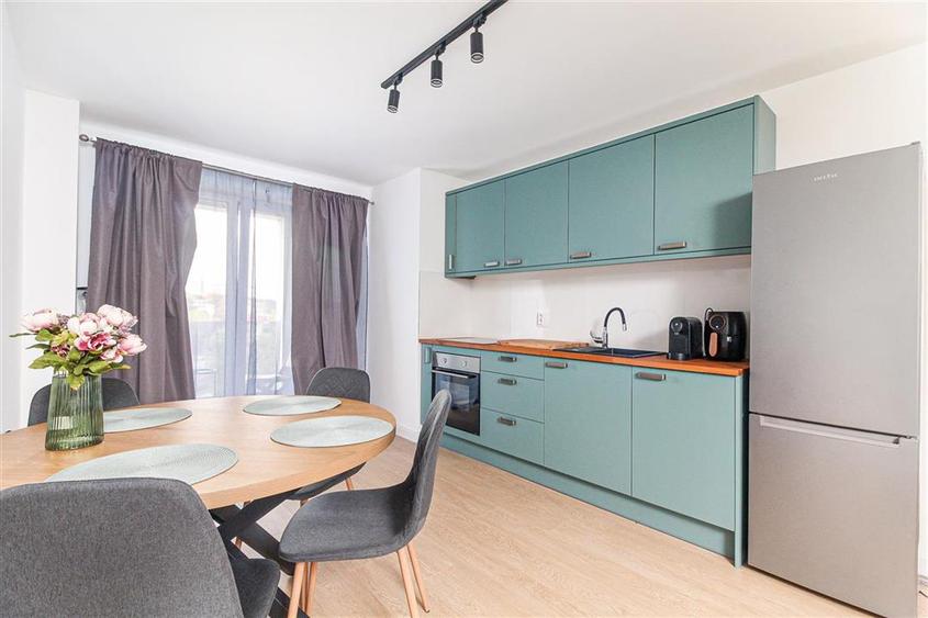 Apartament cu 3 camere semidecomandat, mobilat în Gheorgheni