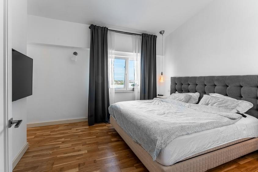 Apartament cu 4 camere decomandat, mobilat în Băneasa