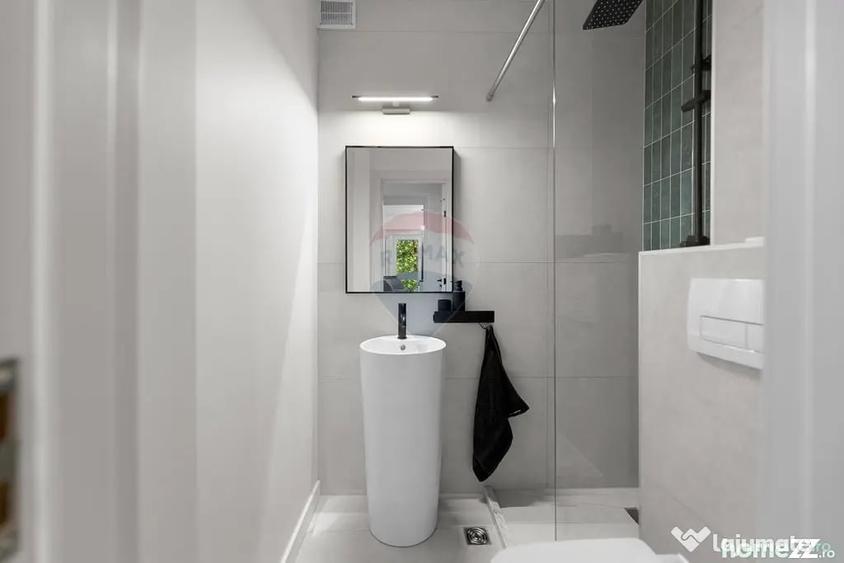 Apartament cu 3 camere semidecomandat în Central