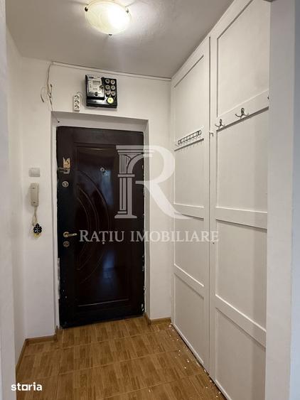 Garsonieră în Vest