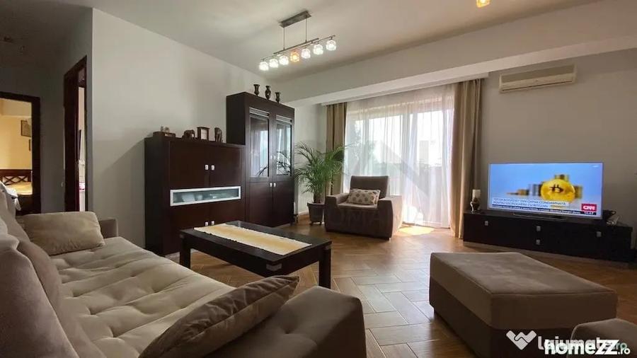 Apartament cu 3 camere semidecomandat în Sud