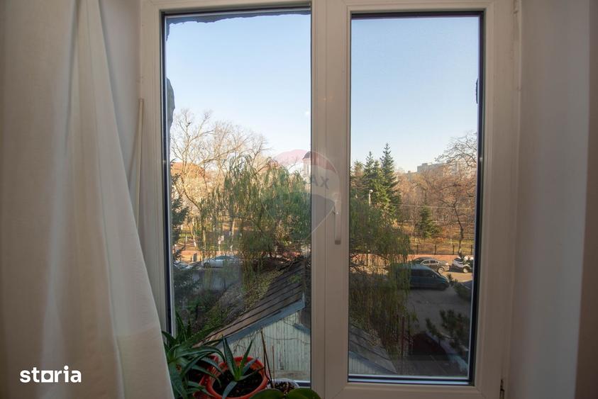 Apartament cu 2 camere nedecomandat în Grivița