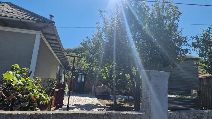 Casă cu 3 camere decomandat în Babadag
