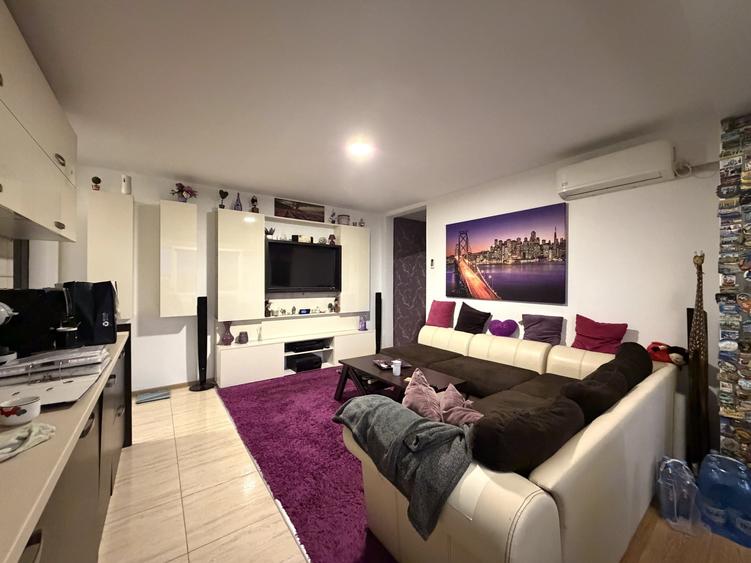 Apartament cu 3 camere semidecomandat, mobilat în Soarelui