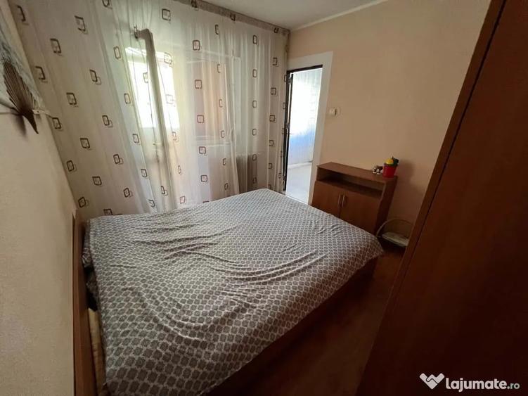 Apartament cu 3 camere semidecomandat în Găvana