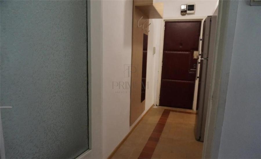 Apartament cu 3 camere semidecomandat, mobilat în Spitalul Județean