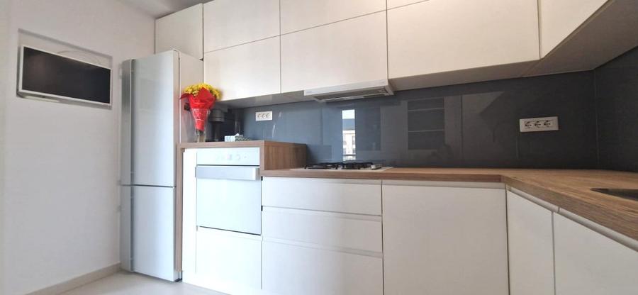Apartament cu 3 camere decomandat, mobilat în Sisești