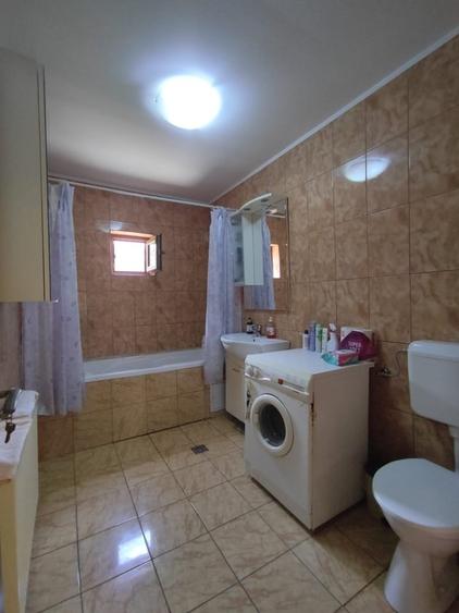 Casă cu 5 camere cu Teren 1320 Mp în Central