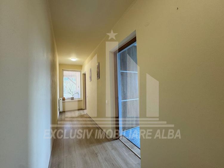Casă individuală cu 4 camere cu Canalizare în Sud