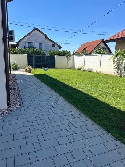 Casă individuală cu 6 camere cu Canalizare în Moșnița Nouă