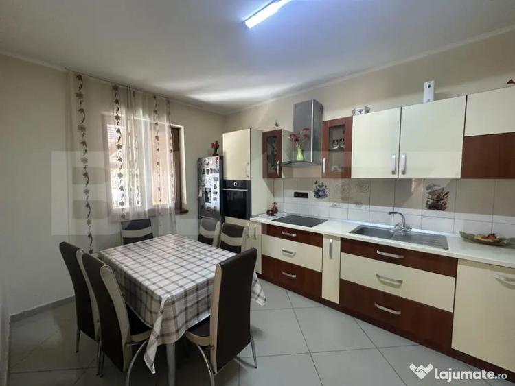 Casă cu 4 camere cu Teren 853 Mp în Păulești