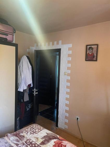 Apartament cu 3 camere semidecomandat, mobilat în Central