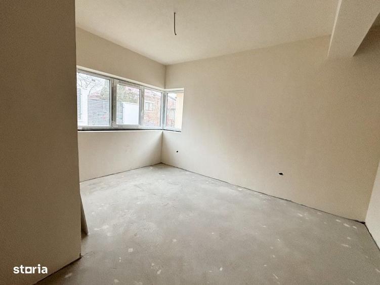 Casă cu 4 camere în Dâmbul Rotund