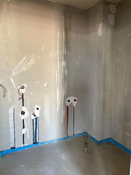 Apartament cu 3 camere semidecomandat în Mărăști