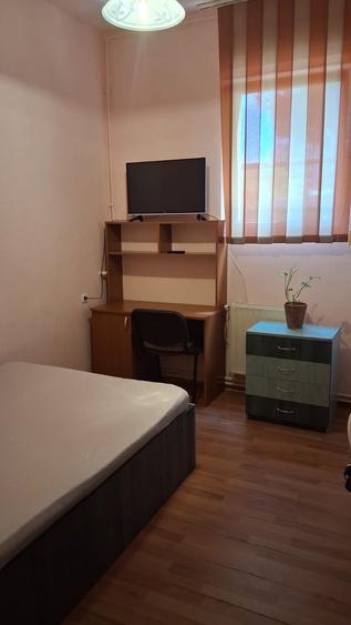 Garsonieră decomandată în Girocului