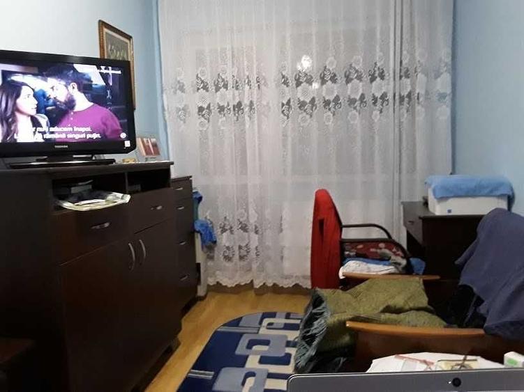 Apartament cu 3 camere decomandat în Petros