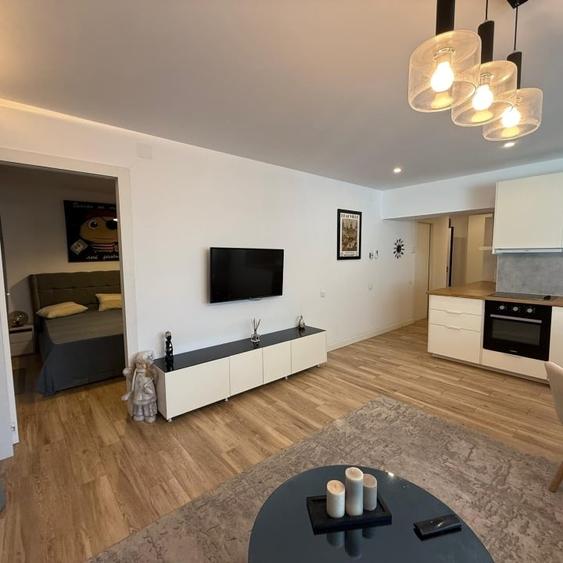 Apartament cu 3 camere decomandat în Banu Manta