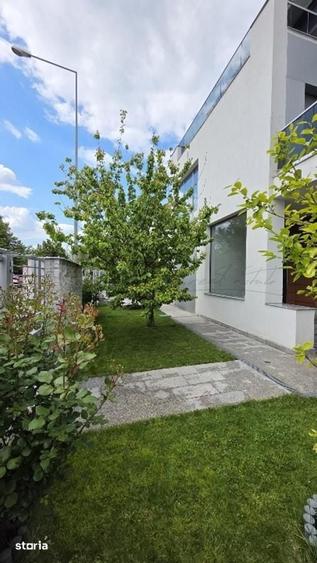 Casă cu 8 camere cu Teren 413 Mp în Băneasa