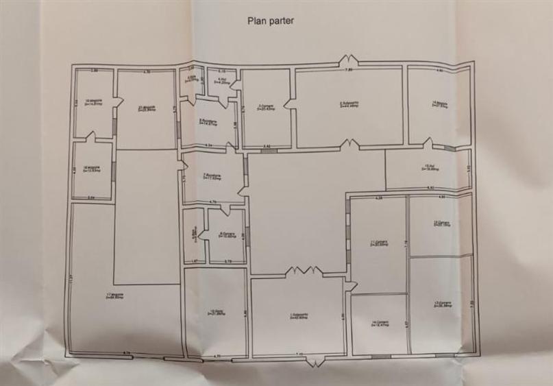 Casă individuală cu 20 camere cu Piscina în Socolari
