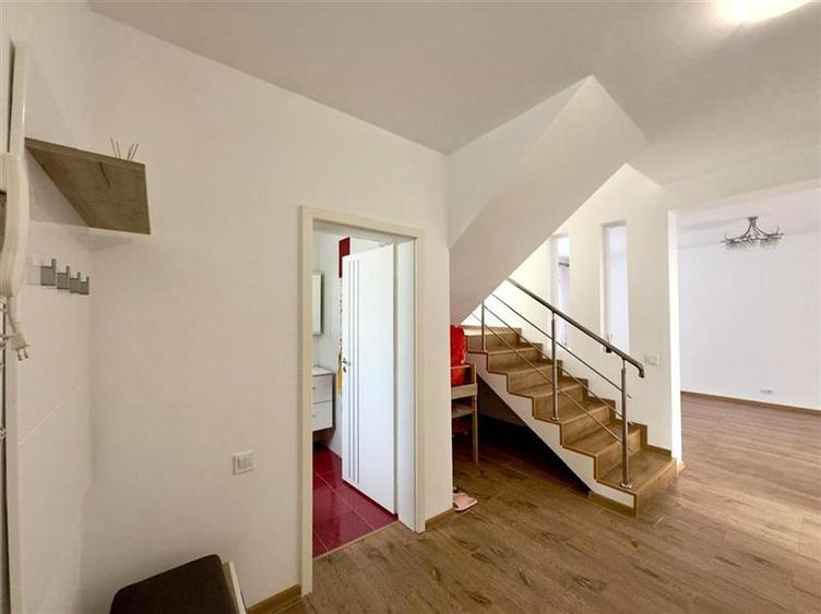 Duplex cu 4 camere cu Canalizare în Rediu