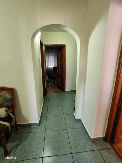 Apartament cu 3 camere decomandat în Energiei
