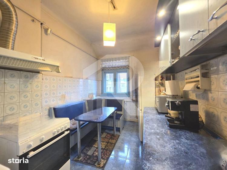 Apartament cu 5 camere decomandat, mobilat în Dacia