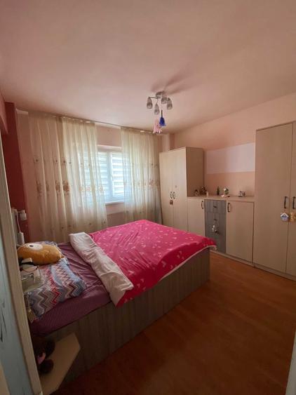 Apartament cu 3 camere decomandat în Vasile Aaron