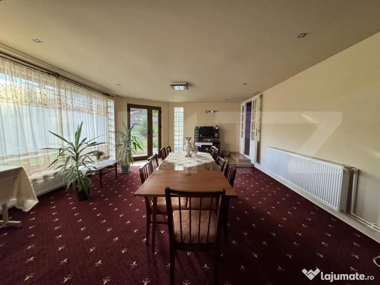 Casă cu 6 camere cu Teren 2500 Mp în Central