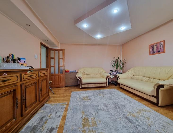 Apartament cu 3 camere decomandat, mobilat în Banca Națională
