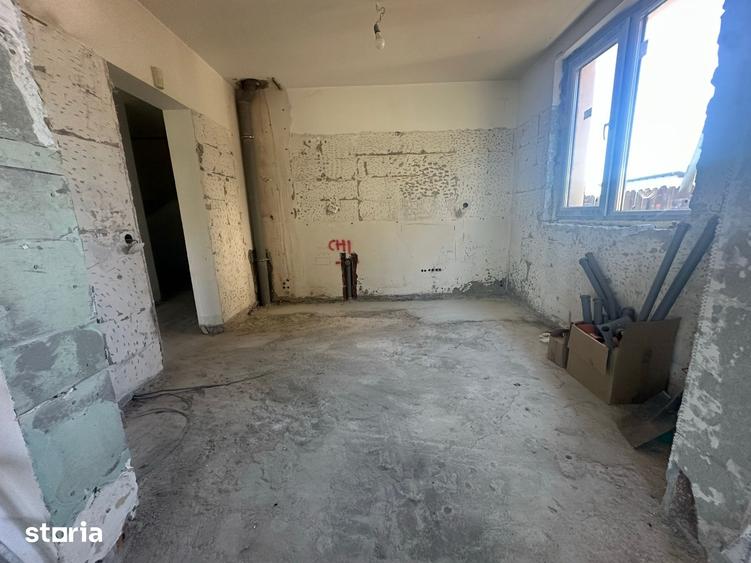 Casă cu 6 camere cu Teren 467 Mp în Crevedia