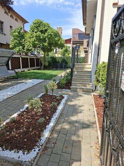 Casă individuală cu 5 camere cu Garaj în 1 Mai