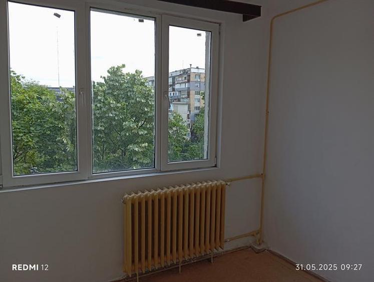 Apartament cu 3 camere decomandat în Drumul Taberei