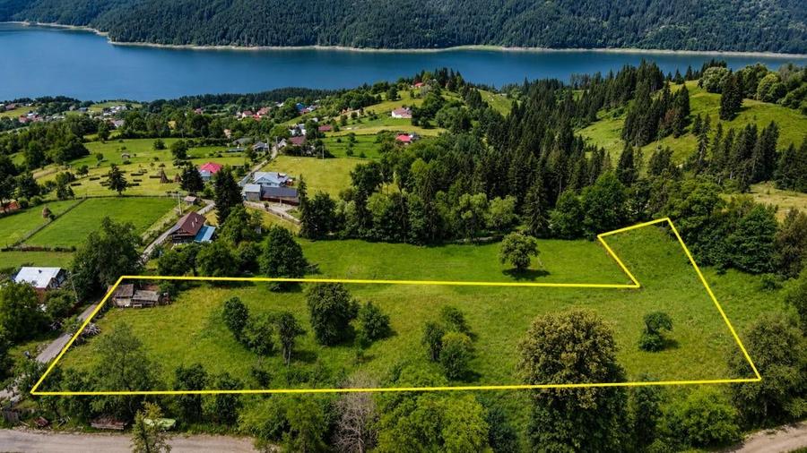 Teren intravilan de 9994 mp, în Hangu
