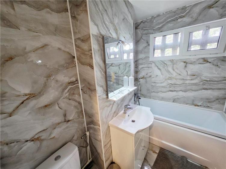 Apartament cu 3 camere semidecomandat în Circumvalațiunii