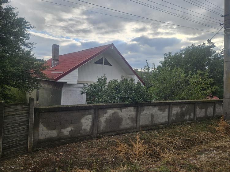 Casă cu 4 camere în Podari