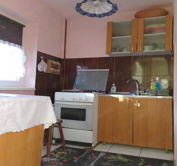 Garsoniera cofort 1 zona Girocului Plavat 2 langa Biserica Martirilor etaj 1 amenajata - 1