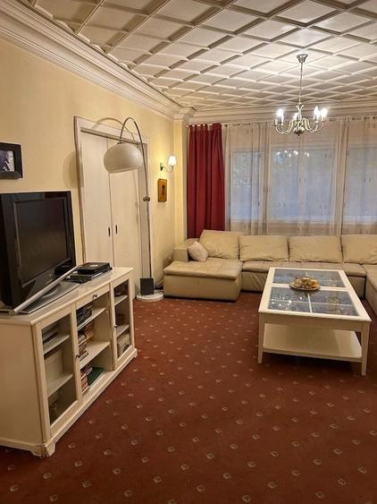 Apartament cu 3 camere decomandat, mobilat în Universitate