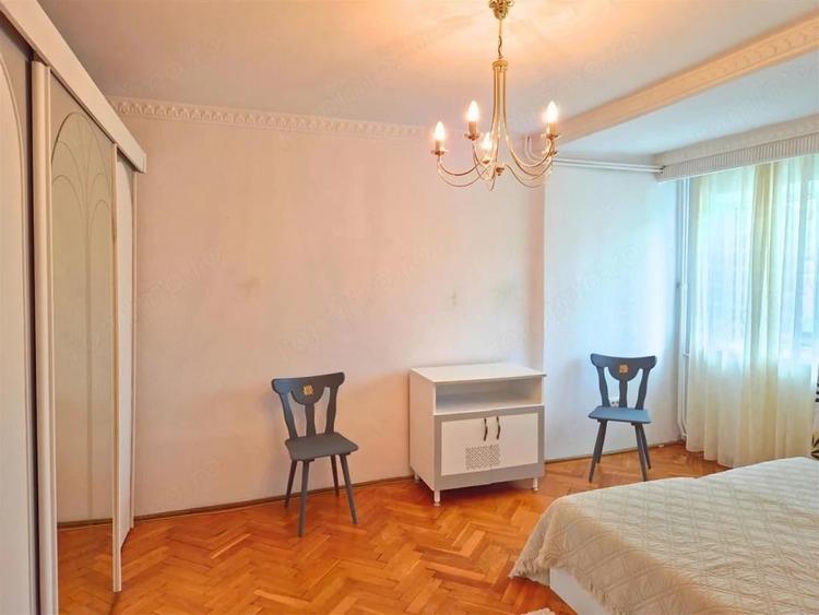 Apartament cu 3 camere decomandat în Central