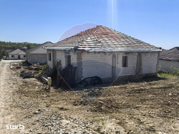 Casă cu 4 camere cu Teren 500 Mp în Central