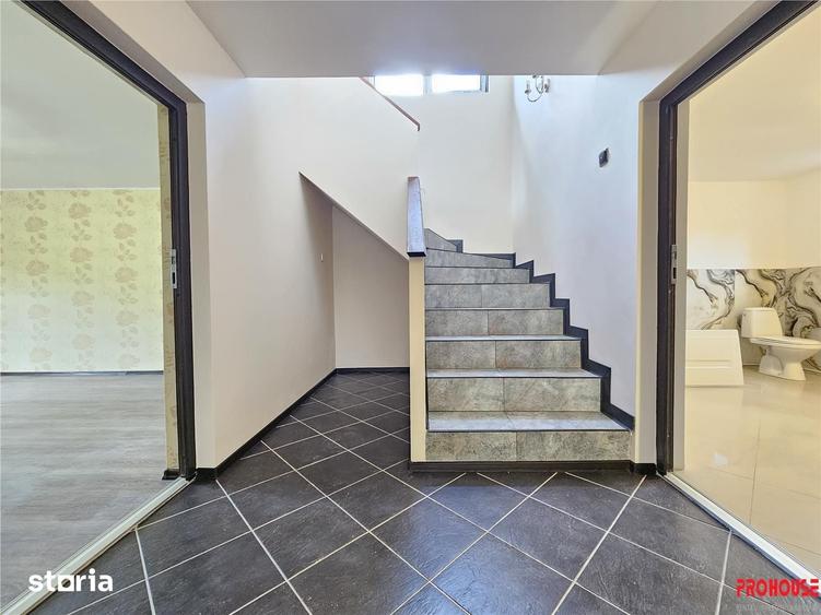 Casă cu 6 camere decomandat cu Teren 887 Mp în Central