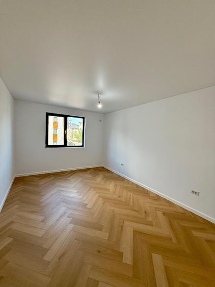 Duplex cu 5 camere cu Canalizare în Dobroești