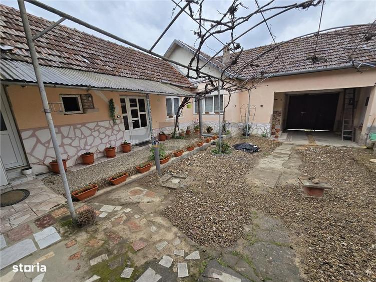 Casă cu 4 camere cu Teren 726 Mp în Șuștiu