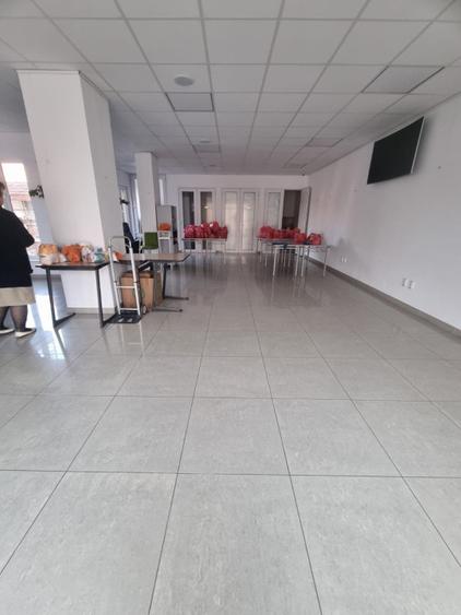 Casă individuală cu 15 camere cu Canalizare în Dâmbul Rotund
