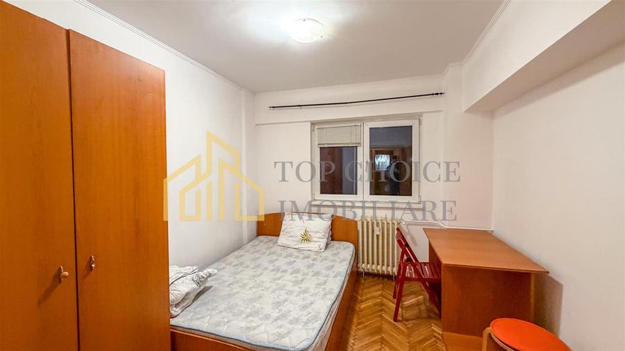 Apartament cu 3 camere semidecomandat, mobilat în 1 Mai