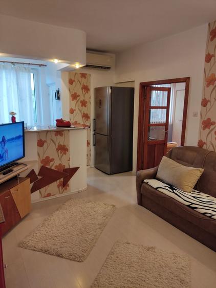 Apartament cu 2 camere semidecomandat în Mărăști