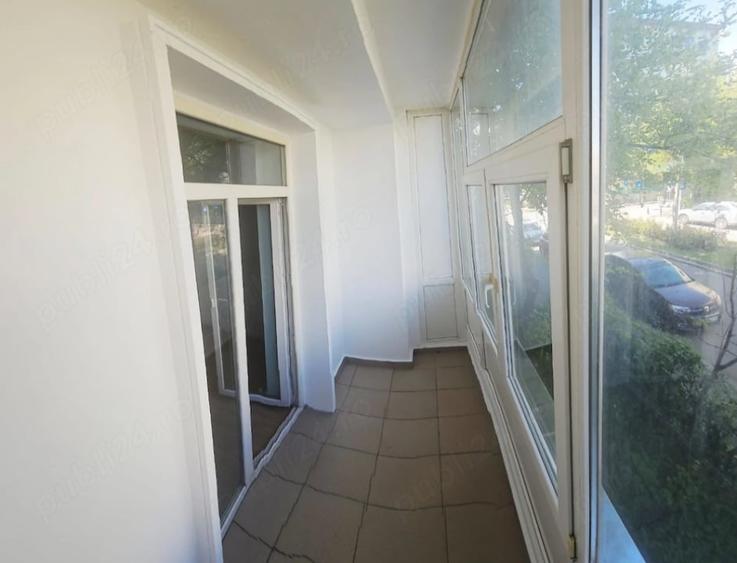 Apartament cu 3 camere decomandat în Floreasca