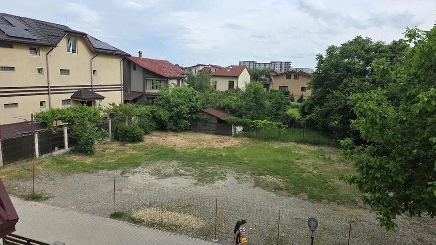 Teren de 667 mp, în Roșu