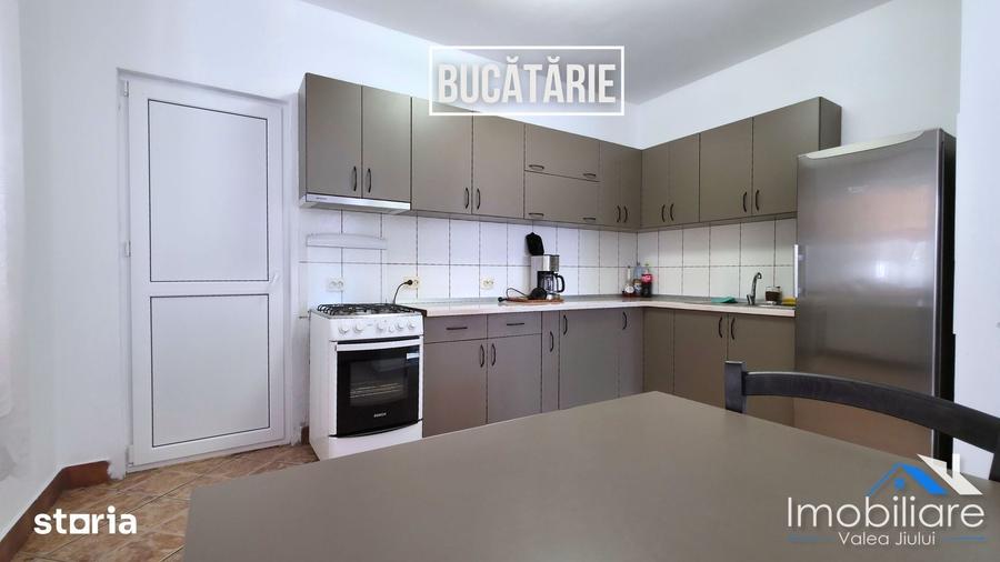 Casă cu 6 camere cu Teren 1400 Mp în Central