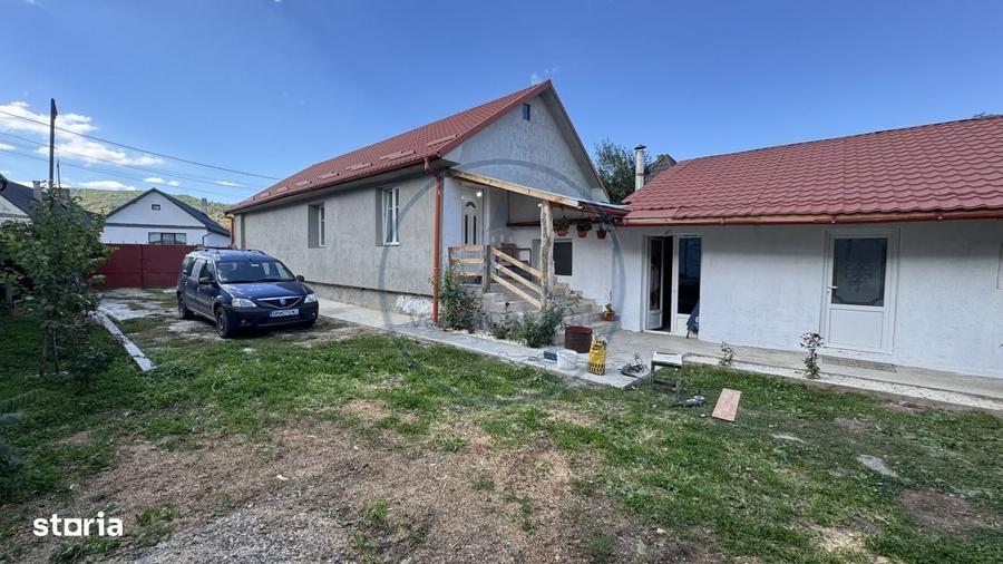 Casă cu 3 camere în Domnești